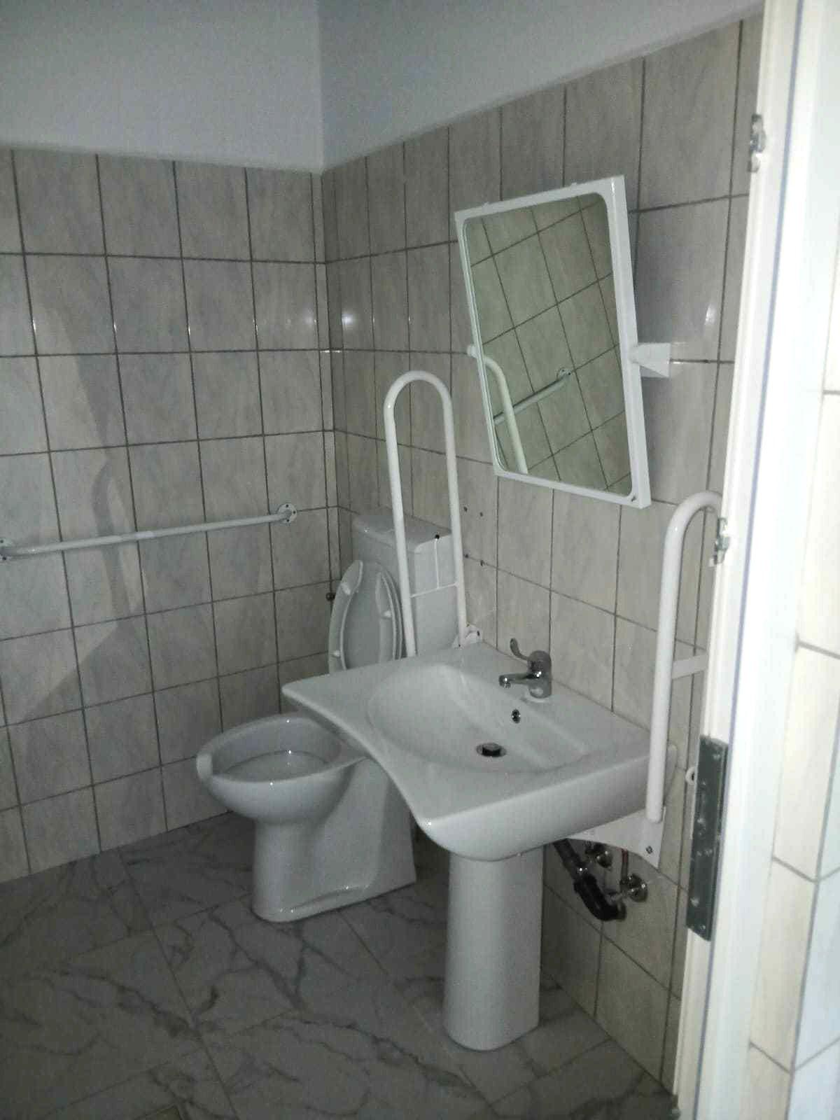 Baie pentru persoane cu dizabilități