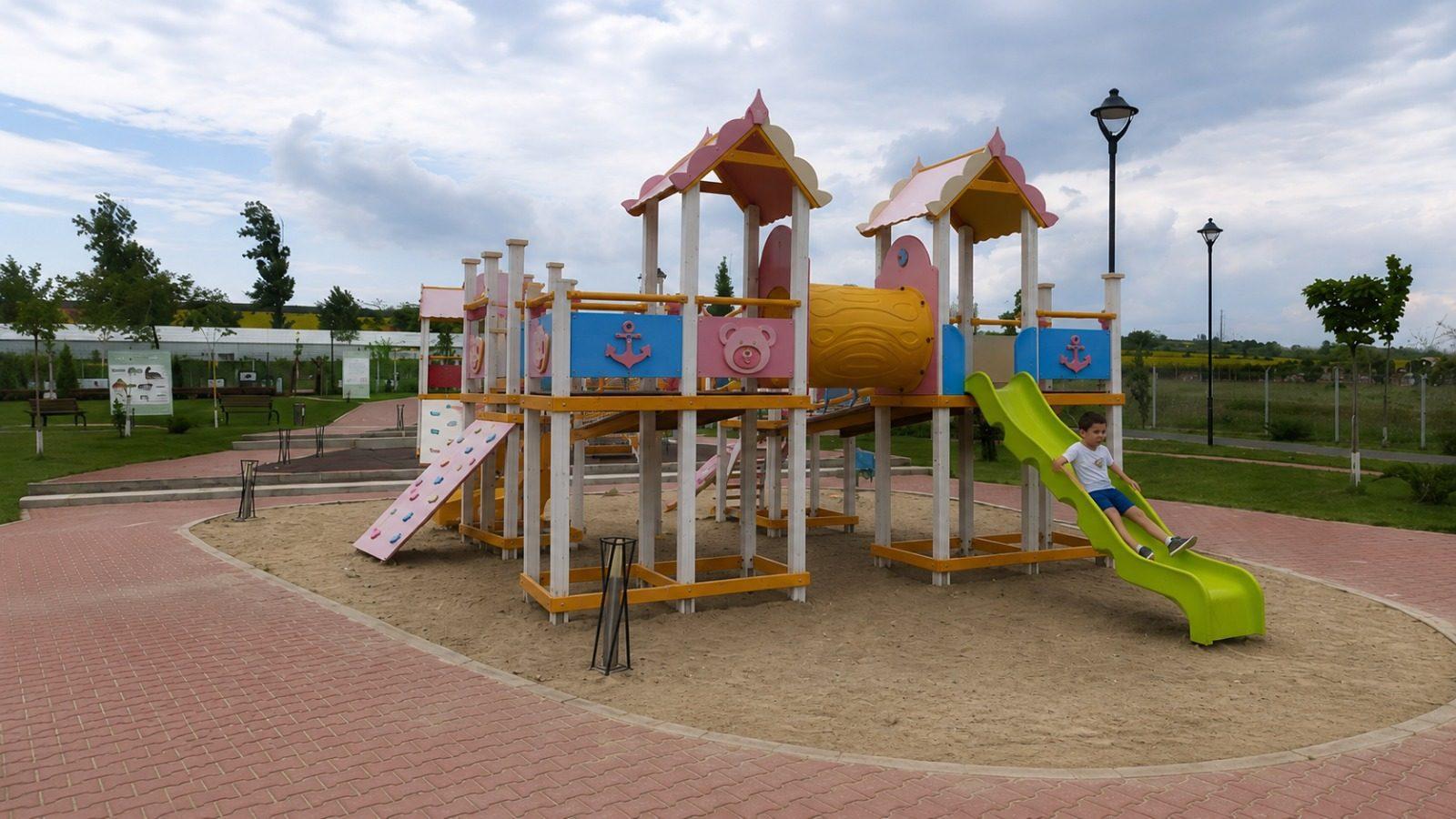 Loc de joacă